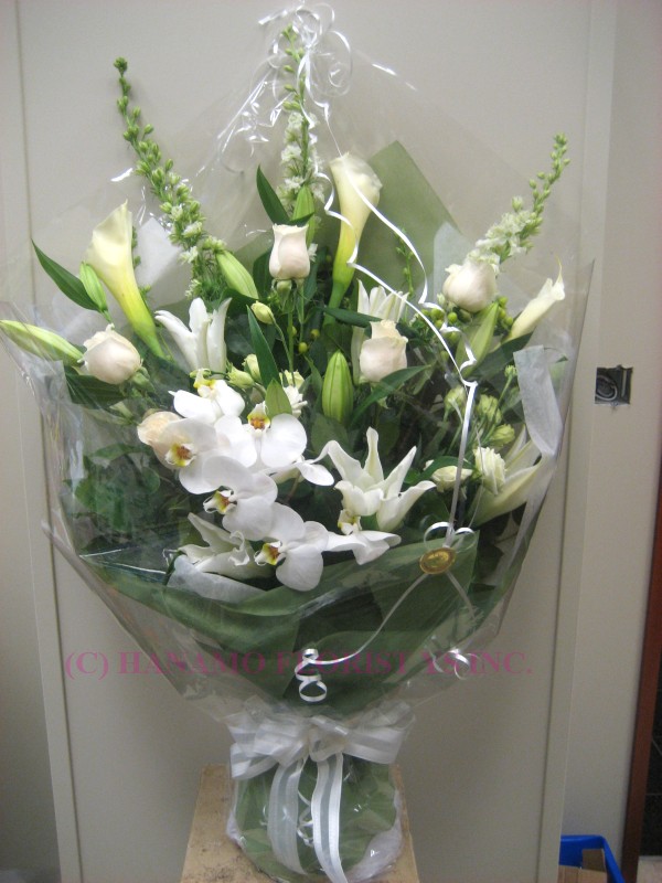 HAND020 Elegant Bouquet in white designer's choice ML - Click Image to Close